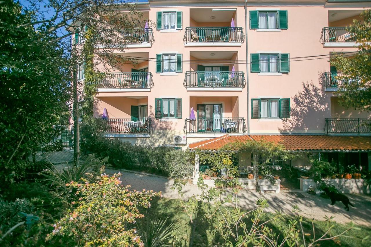 Villa Mareonda - Apartments Sussurro Rovinj Exterior photo